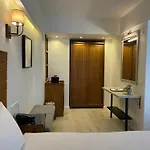Hotel 8