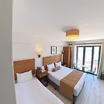 Hotel 8
