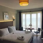 8 Hotel