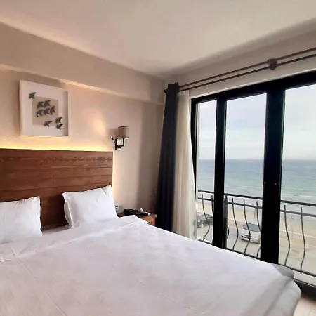 Hotel 8