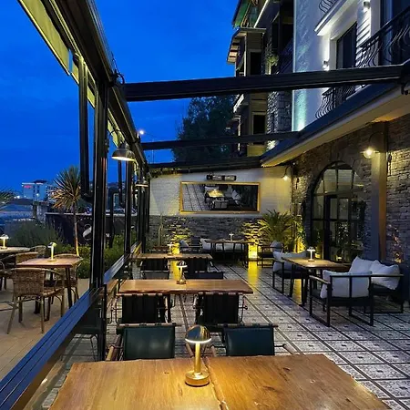 Hotel 8 *