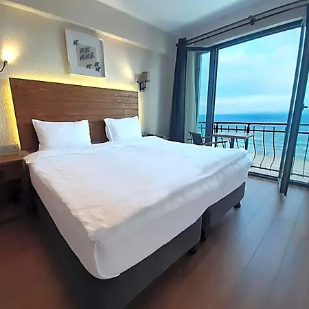 8 Hotell 3*