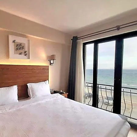 8 Hotell