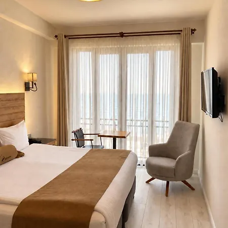 Hotel 8