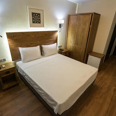 Hotel 8