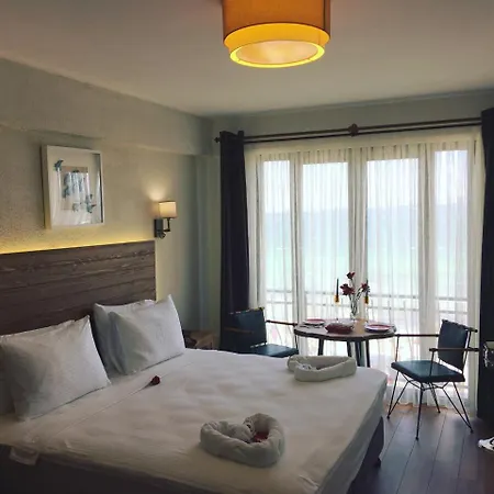8 Hotel