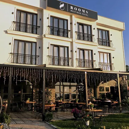 8 Hotel *