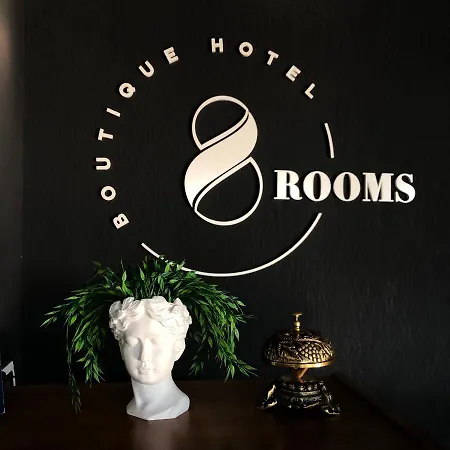 Hotel 8